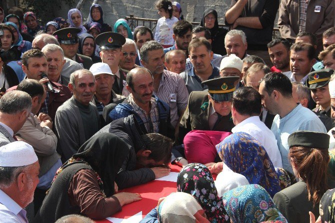 Şehit Uzman Onbaşı Doğum Gününde Toprağa Verildi