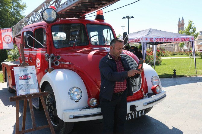 1936 Ve 1960 Model İtfaiye Araçlarına Yoğun İlgi