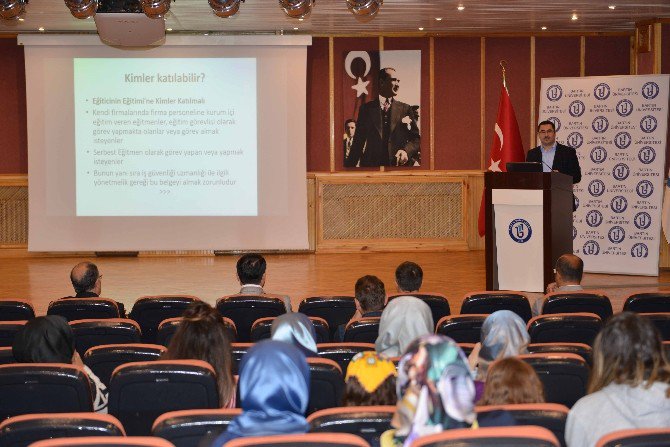 Bü’de ‘Eğitimcilerin Eğitimi’ Konferansı Yapıldı