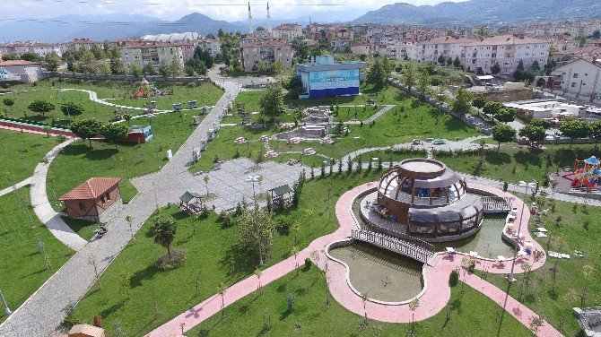 Başiskele’de Parkların Bakım Ve Onarım Çalışmaları Sürüyor