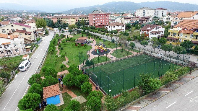 Başiskele’de Parkların Bakım Ve Onarım Çalışmaları Sürüyor