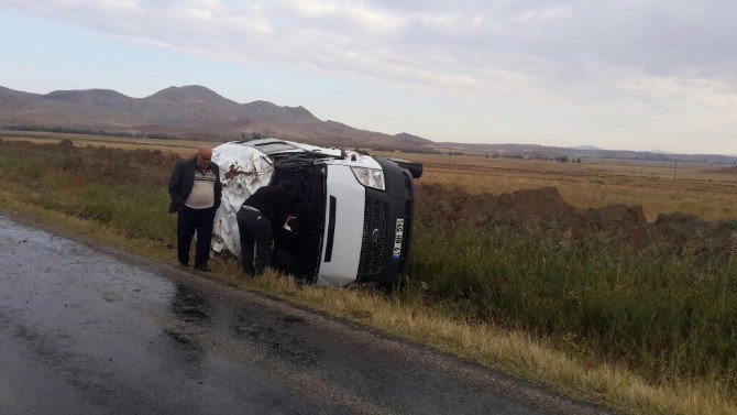 Öğrenci Servisi Kaza Yaptı: 13 Yaralı