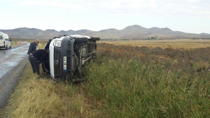 Öğrenci Servisi Kaza Yaptı: 13 Yaralı