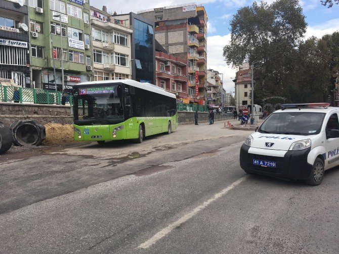 Otobüs İçerisinde Unutulan Çanta Paniğe Neden Oldu