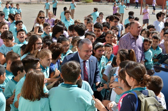 Başkan Böcek’ten İki Okula Birden Müjde