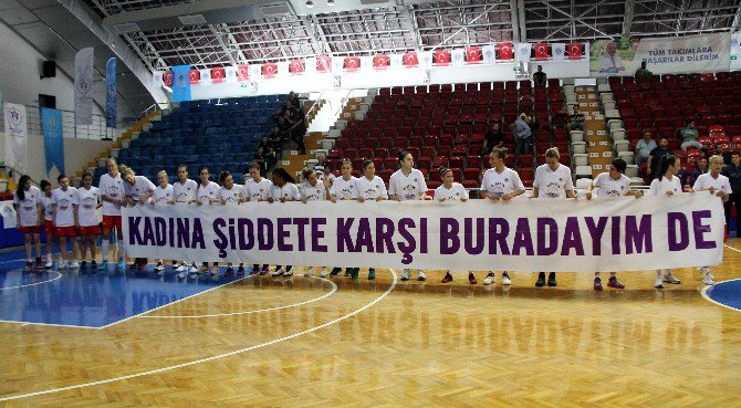 Özgecan Basketbol Turnuvası Başladı