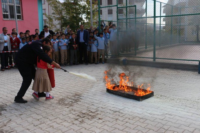 Sivas’ta Okulda Yangın Tatbikatı Yapıldı