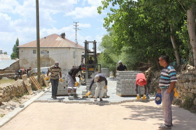 Tufanbeyli’de 115 Bin Metrekare Parke Taşı Döşendi