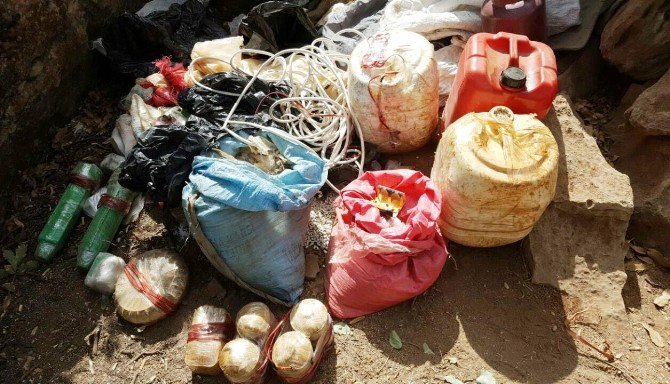 Şemdinli Derecik Güney Dağları Bölgesinde Çok Sayıda Mühimmat Ele Geçirildi