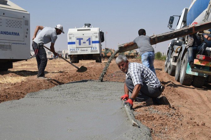 Suriye Sınırında Güvenlik Duvarı Çalışmaları Hızlandı