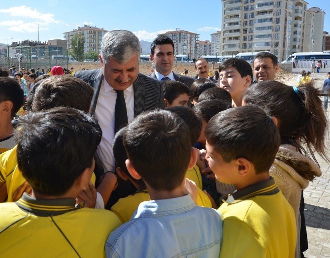 Yeşilyurt Belediyesi Okulların Eksikliklerini Gideriyor