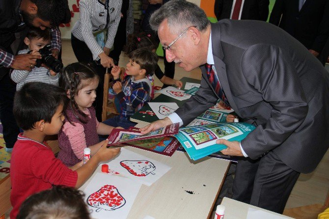 Yozgat Belediyesi Anaokulu Öğrencilerine Boyama Kitabı Dağıttı