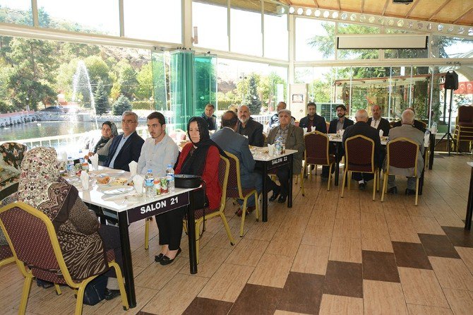 Başkan Acar Dinar Depreminde Hayatını Kaybedenlerin Ailelerini Unutmadı