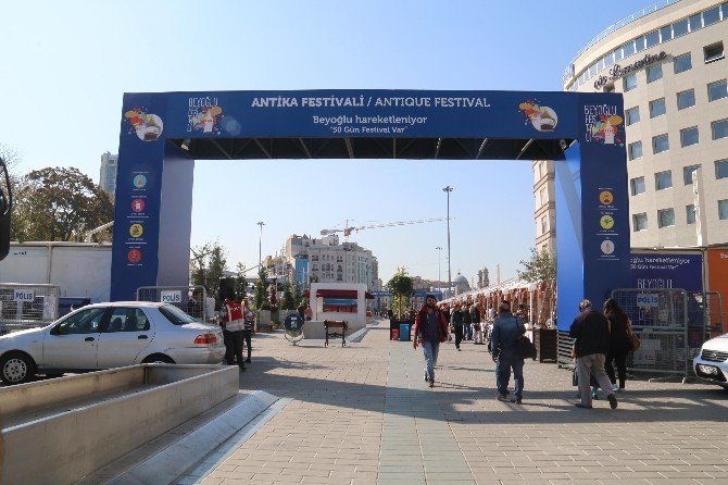 19’uncu Yüzyıl İngiliz Dönemi’nden Kalma Fayton Beyoğlu’nda