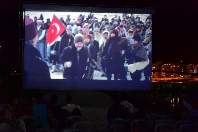 Ünye’de Açık Hava Nostalji Sinema Günleri’ne Emeği Geçenlere Plaket