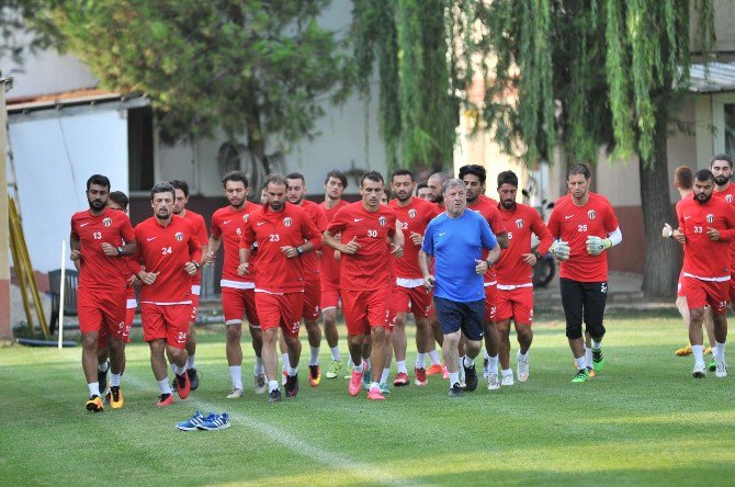 İnegölspor Teknik Direktörü Özdemir: