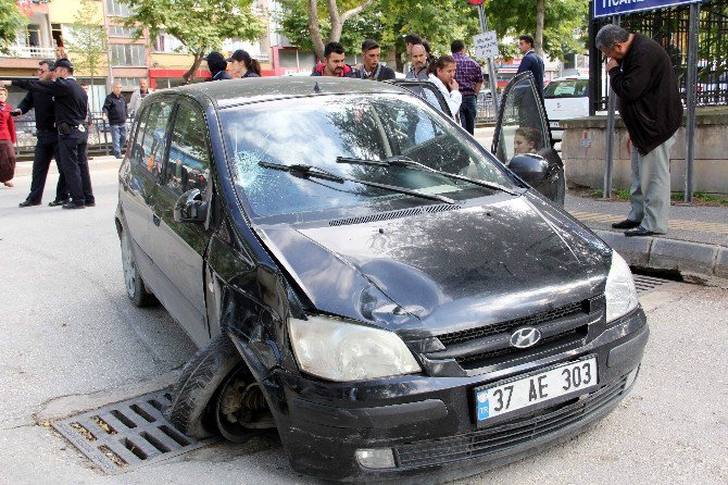 Karşıya Geçmek İsteyen Öğretmene Otomobil Çarptı