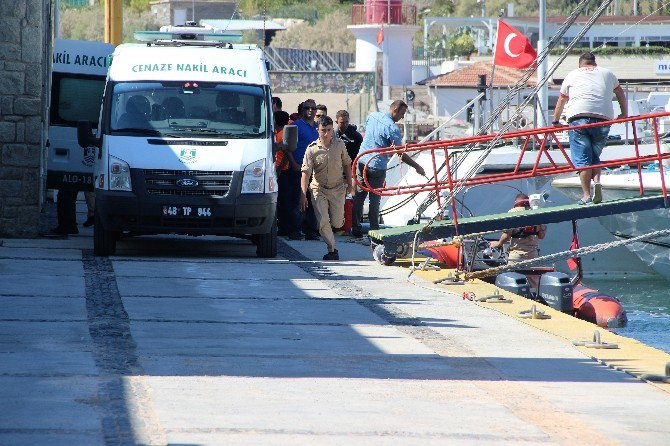 Kaçak Göçmenleri Taşıyan Tekne Alabora Oldu: 3 Ölü