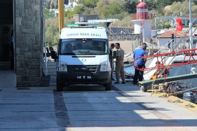 Kaçak Göçmenleri Taşıyan Tekne Alabora Oldu: 3 Ölü