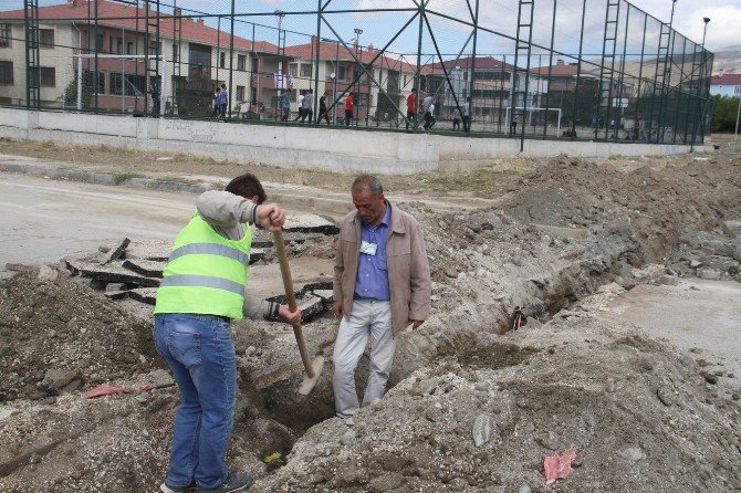 Otomatik Sulama Çalışmaları Devam Ediyor