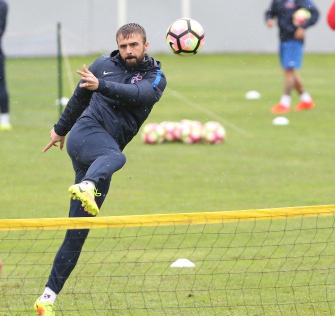 Trabzonspor Yağmur Altında Çalıştı