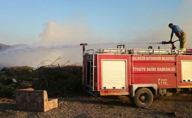 Körfez’de Çöpler Hep Yanıyor, İtfaiye Söndürüyor