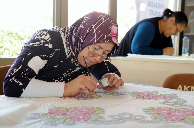 Akmek Yaz Sezonunda 782 Kişiye Kurs Verdi