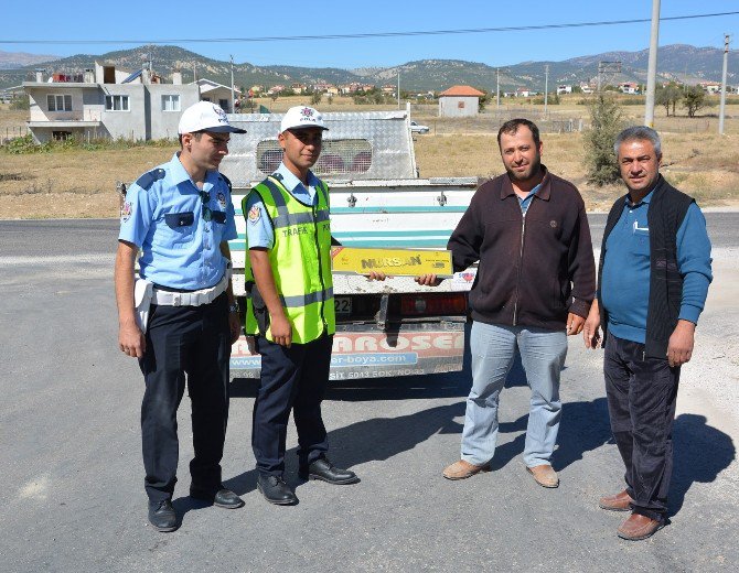 Polis, Reflektör Dağıttı