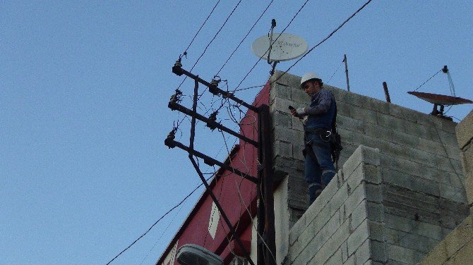 Misafirlik İçin Gittiği Evde Elektrik Akımına Kapıldı