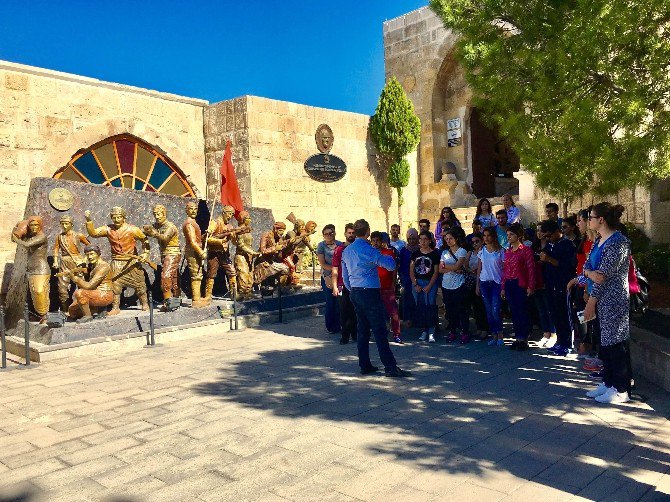 Yeni Üniversite Öğrencileri Gaziantep’i Yakından Tanıdı