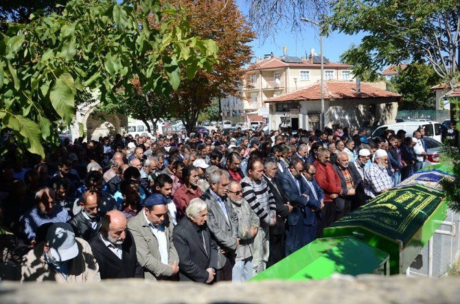 Römorkun Altında Kalarak Hayatını Kaybeden Çocuk Toprağa Verildi