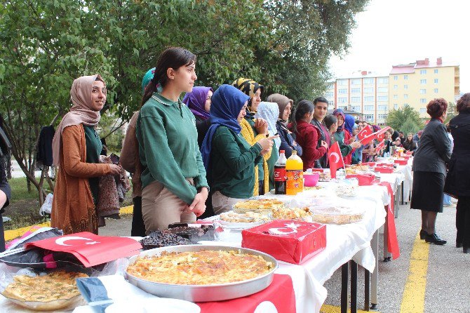 15 Temmuz Şehitleri İçin Kermes Düzenlendi