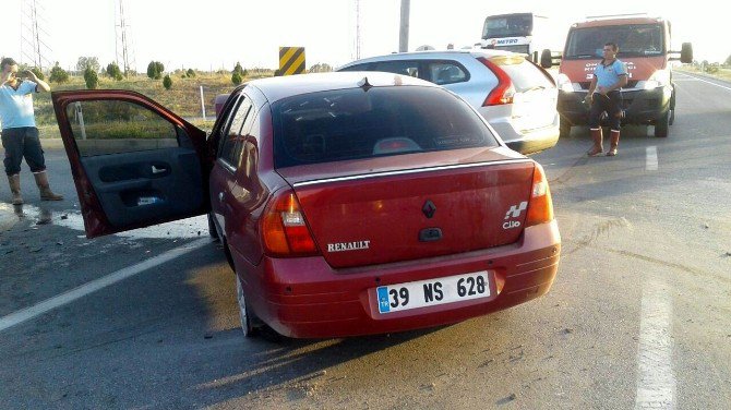 Kaza Yapan Otomobile Başka Bir Otomobil Çarptı: 2 Yaralı