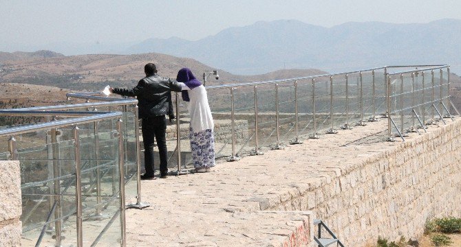 Harput Kalesi’ne Seyir Terasları Yapıldı