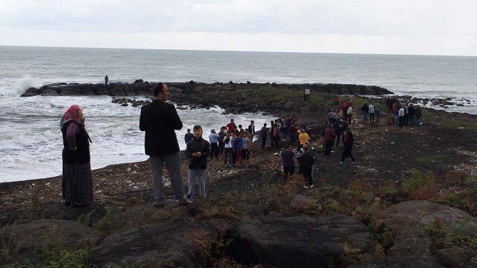 Trabzon’da Denize Giren Öğrenci Boğuldu