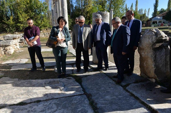 Aizonai Antik Kenti’ne Hayran Kaldı