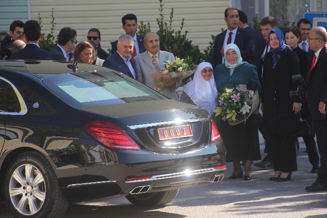 Başbakan Yıldırım, Seyranbağları Huzurevi’ni Ziyaret Etti