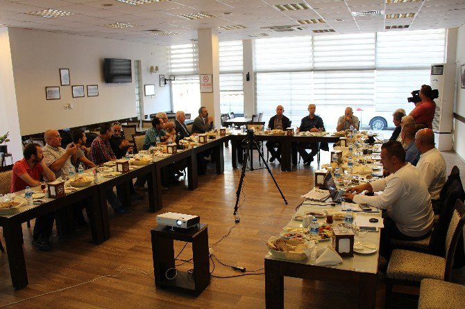 Başkan Toyran, Büyükşehir Yasasıyla İlçe Belediyelerin Yaşadığı Maddi Sıkıntıya Dikkat Çekti