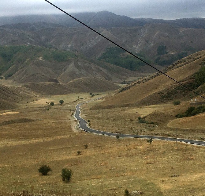 Büyükşehir Aziziye Canören Grup Yolu’nu Asfaltladı