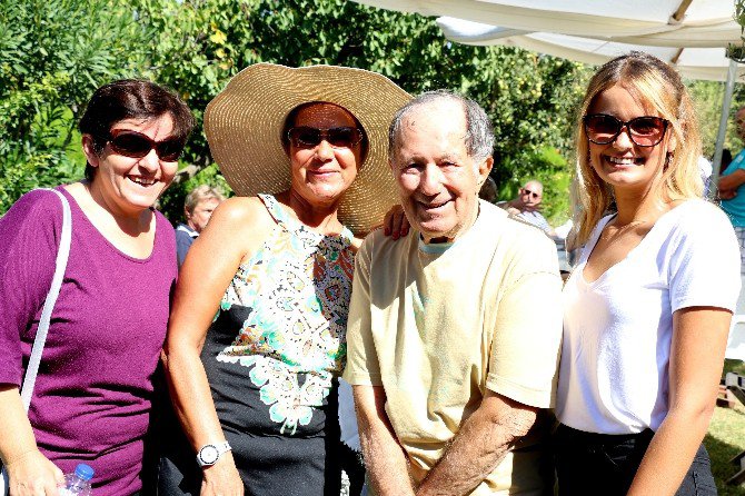 Alman Turistler Çeşme’de Zeytinciliği Öğrendi