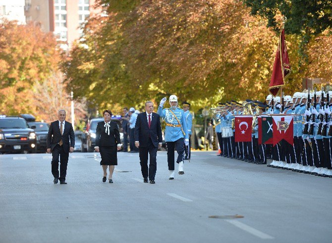 Cumhurbaşkanı Erdoğan’ı Meclis’te Polislerin Oluşturduğu Tören Mangası Karşıladı