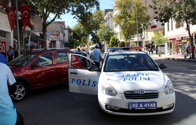 Trafik Polisleri Hatalı Araç Parklarına Göz Açtırmıyor