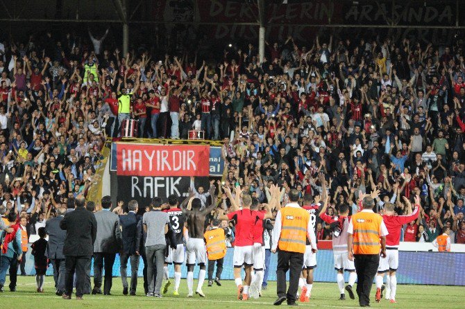 İsmail Kartal İle Taraftar Arasındaki Buzlar Eridi