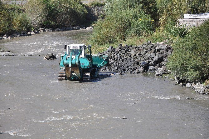 Kars Çayı Islah Çalışmaları Devam Ediyor