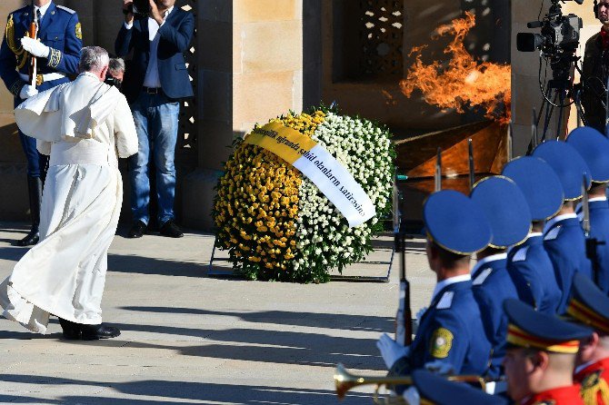 Papa Francis: “Kafkasya’da Barış Sağlanmasını İstiyorum”