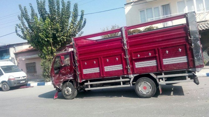 Manisa’da Trafik Kazası: 2 Yaralı