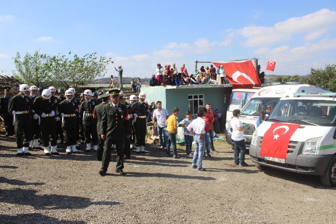 Şehit Asker Son Yolculuğuna Gözyaşları İçinde Uğurlandı