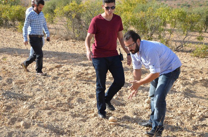 Kilis’e Düşen Roket Parçaları Bir Eve Zarar Verdi