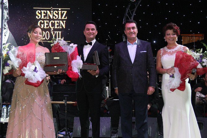 Zeki Müren Ölümünün 20. Yıldönümünde Şarkılarıyla Anıldı