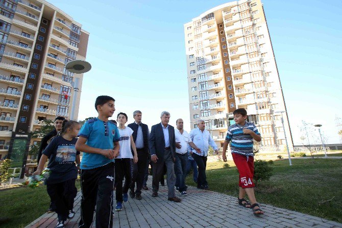 Başkan Karaosmanoğlu , Emlak Konut Yönetimini Ve Sakinlerini Ağırladı